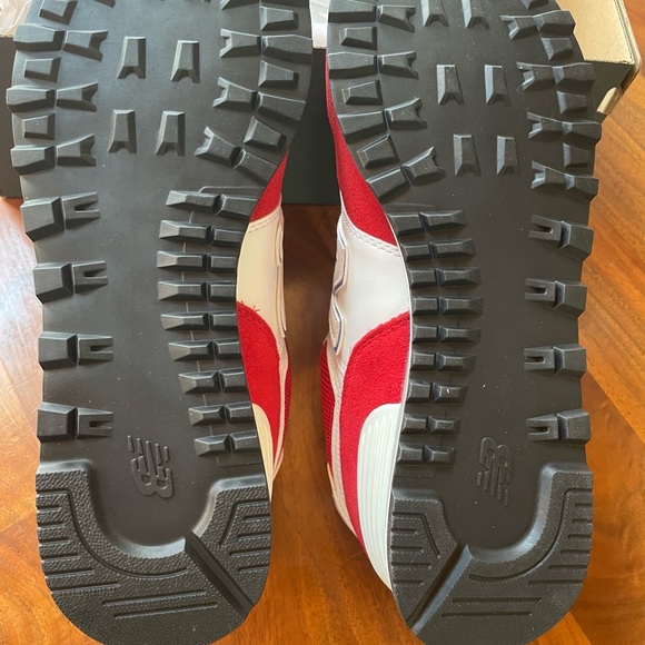 New Balance 574 Red, white, and blue sneakers. Never worn! Women’s 8.5 / Men’s 7 - Picture 3 of 9